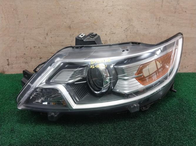 Headlight Left (LH) Ford Taurus (2011)