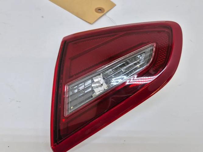 Фонарь задний правый внутренний Nissan Altima (2015)