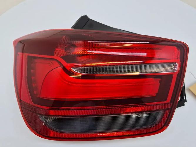 Фонарь задний левый внешний BMW 1 Series (2013)