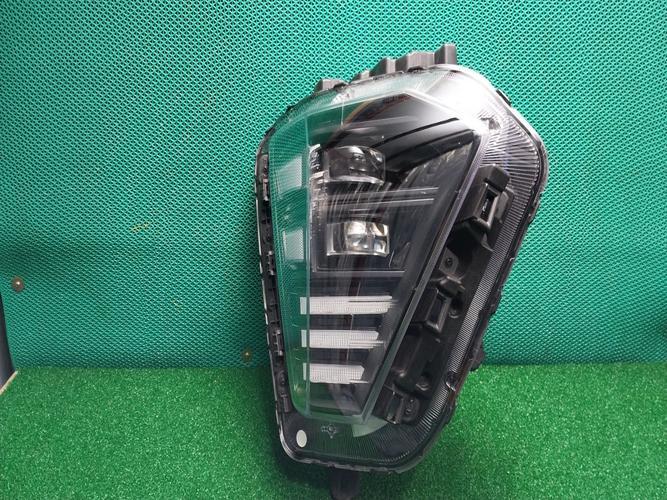Headlight Right (RH) Hyundai Kona (2023–2025)