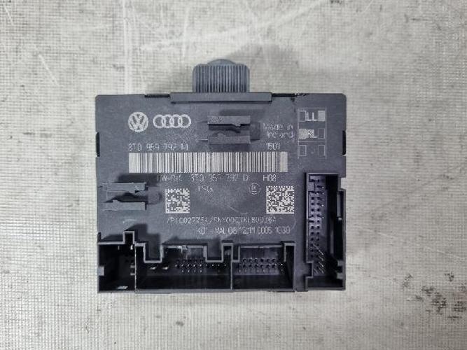 Электронный блок Audi A4 (2012)