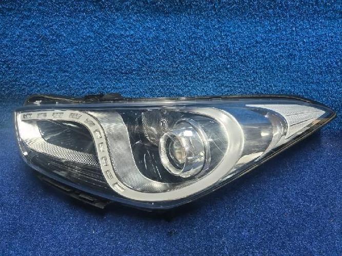 Фара передняя правая Hyundai i40 (2012)