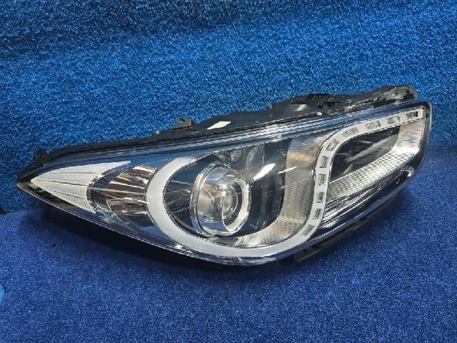 Фара передняя правая Hyundai i40 (2012)