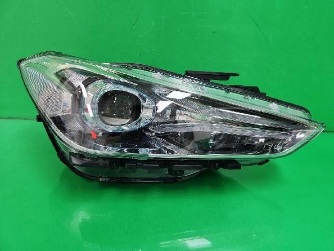 Headlight Right (RH) Genesis G70 (2017)