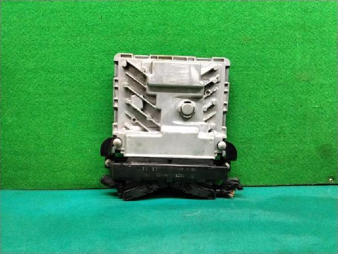 Блок управления двигателем (ECU) Volkswagen Passat (2015)