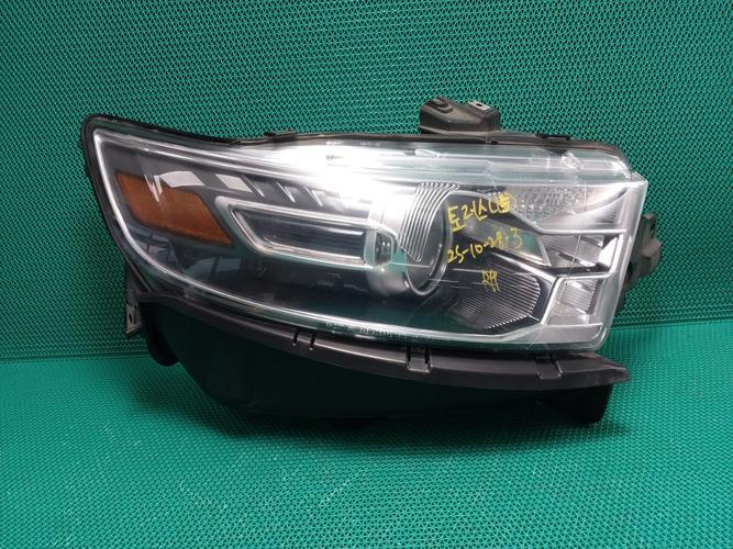 Headlight Right (RH) Ford Taurus (2015)