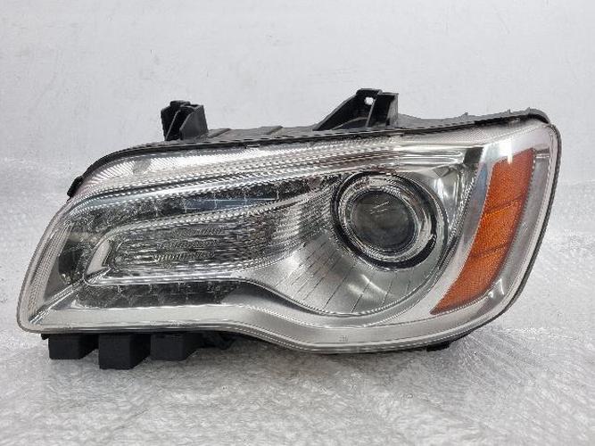 Headlight Left (LH) Chrysler 300 (2012)