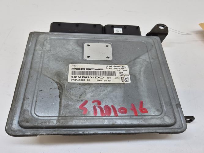 Блок управления двигателем (ECU) Porsche Cayenne (2010)