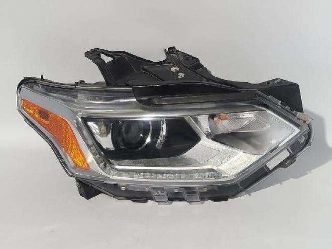Фара передняя правая Chevrolet Traverse (2021)