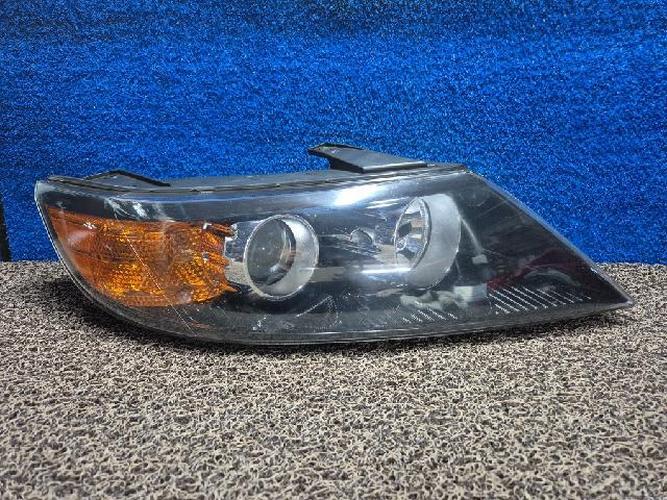 Headlight Right (RH) Kia Sorento (2010)