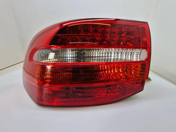 Фонарь задний правый внешний Porsche Cayenne (2007)