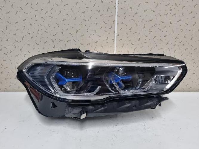 Фара передняя правая BMW X Series (2021–2022)