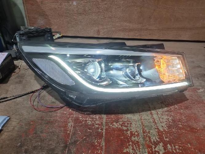 Headlight Right (RH) Kia Carnival (2018)