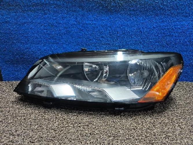 Headlight Left (LH) Volkswagen Passat (2012–2015)