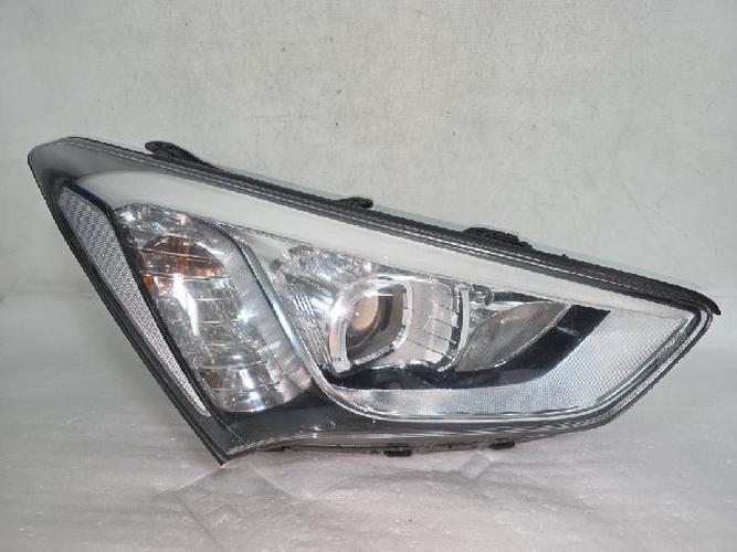 Headlight Right (RH) Hyundai Santa Fe (2013)
