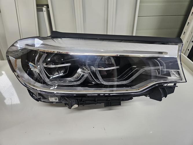 Фара передняя правая BMW 5 Series (2020)