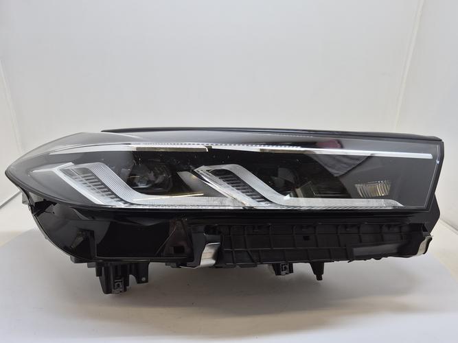 Фара передняя правая BMW 5 Series (2021–2022)