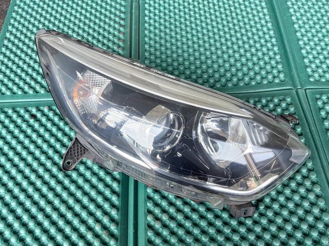 Headlight Right (RH) Renault QM3 (2014)