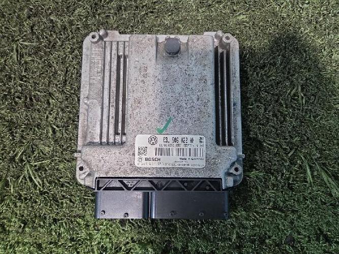 Блок управления двигателем (ECU) Volkswagen Golf (2010)
