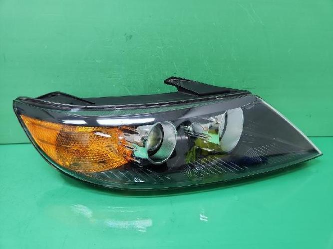 Headlight Right (RH) Kia Sorento (2010)