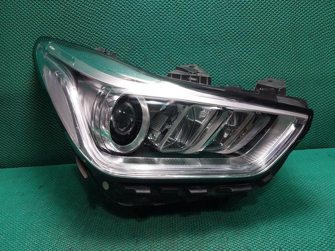 Фара передняя правая Genesis (2017–2018)