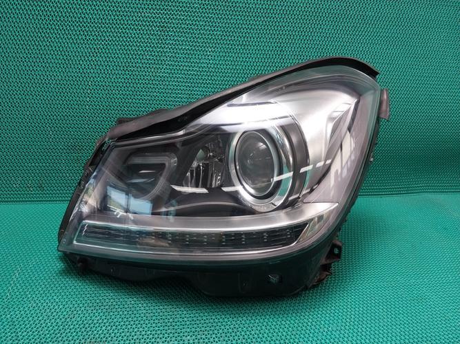 Headlight Left (LH) Mercedes-Benz C-Class (2012)