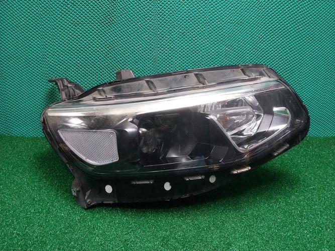 Headlight Right (RH) Chevrolet Malibu (2017)