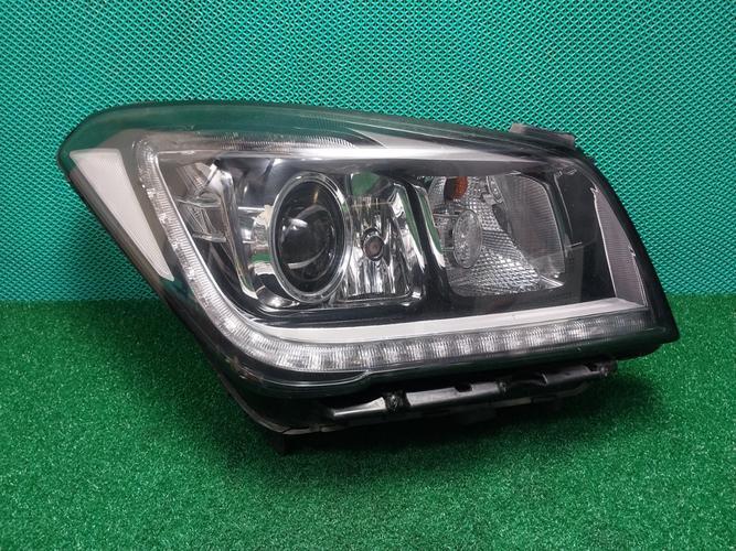 Headlight Right (RH) Hyundai Genesis (2014)