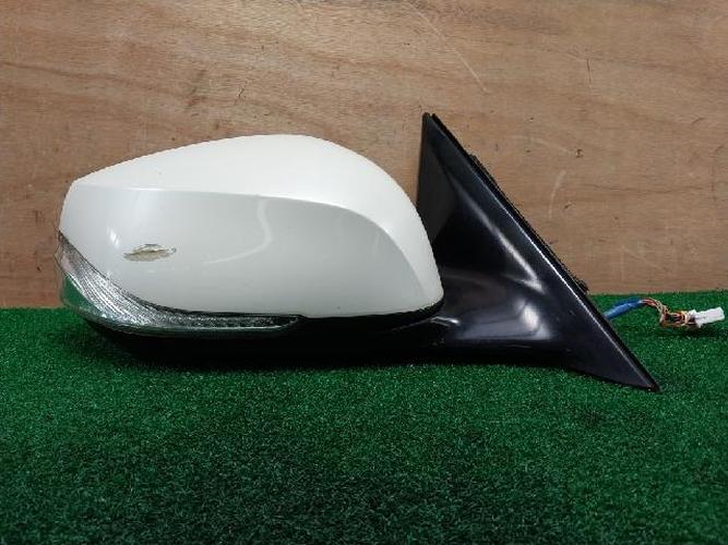Side Mirror Right (RH) Infiniti Q (2015–2016)