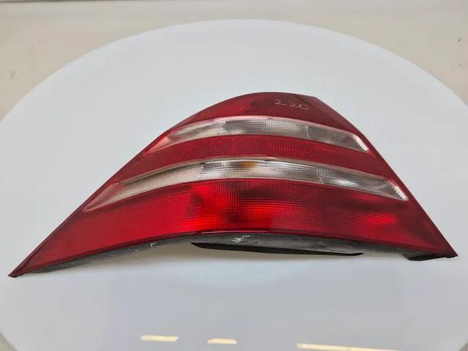 Tail Light Left (LH) Outer (fender) Mercedes-Benz S-Class (2002)