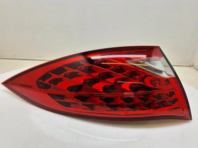 Tail Light Left (LH) Outer (fender) Porsche Cayenne (2007–2011)