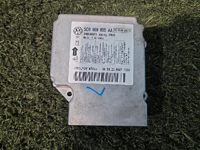 Electronic Module Volkswagen Passat (2015)