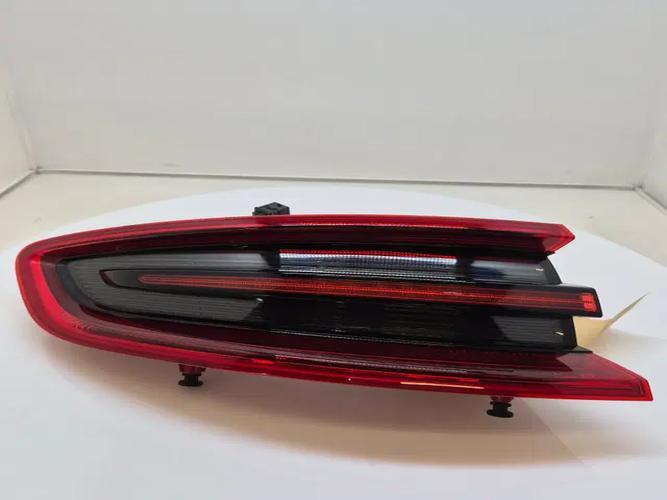 Tail Light Left (LH) Outer (fender) Porsche Macan (2016)