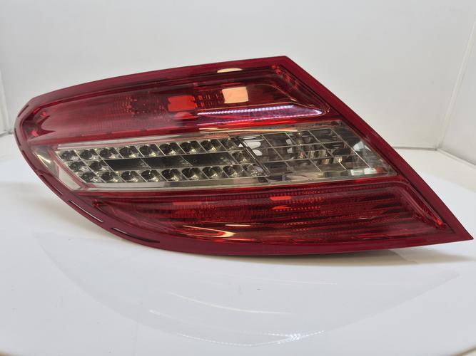 Tail Light Left (LH) Outer (fender) Mercedes-Benz C-Class (2011)