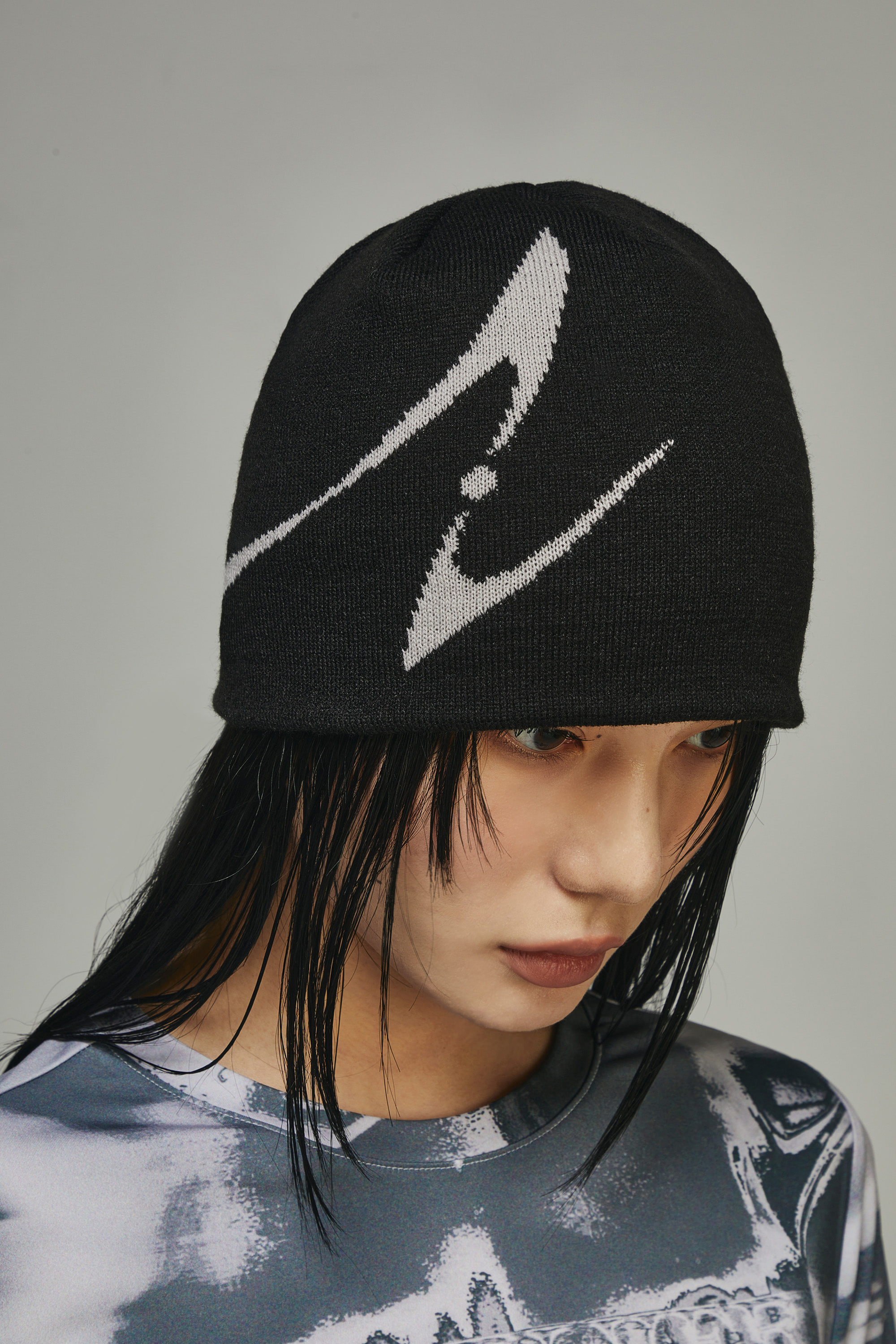 【BLR】BLR Curved Logo Beanie Black 비엘알(BLR) BLR Curved Logo Beanie Black - 사이즈 & 후기