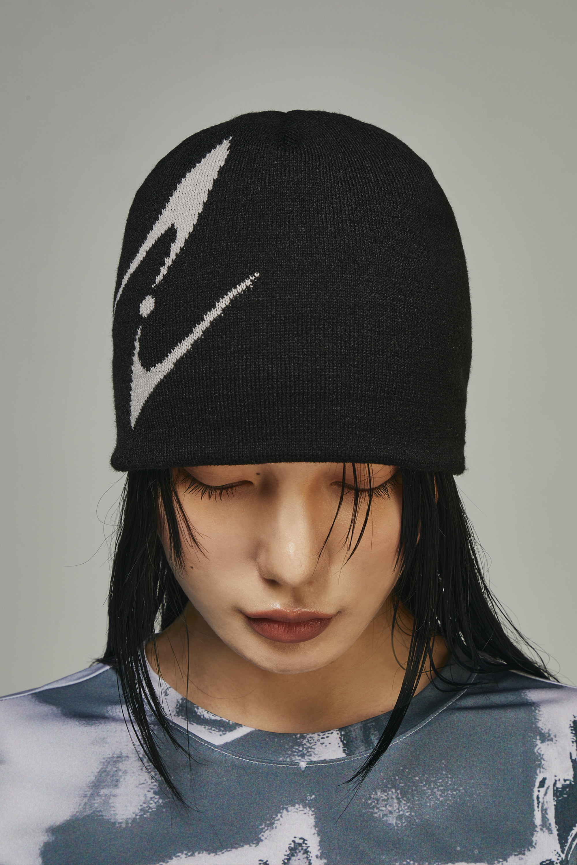 【BLUER/BLR】Curved Logo Beanie / 追跡付 BLUER/BLR】Curved Logo Beanie / 追跡付 BLR BLUER(ビー
