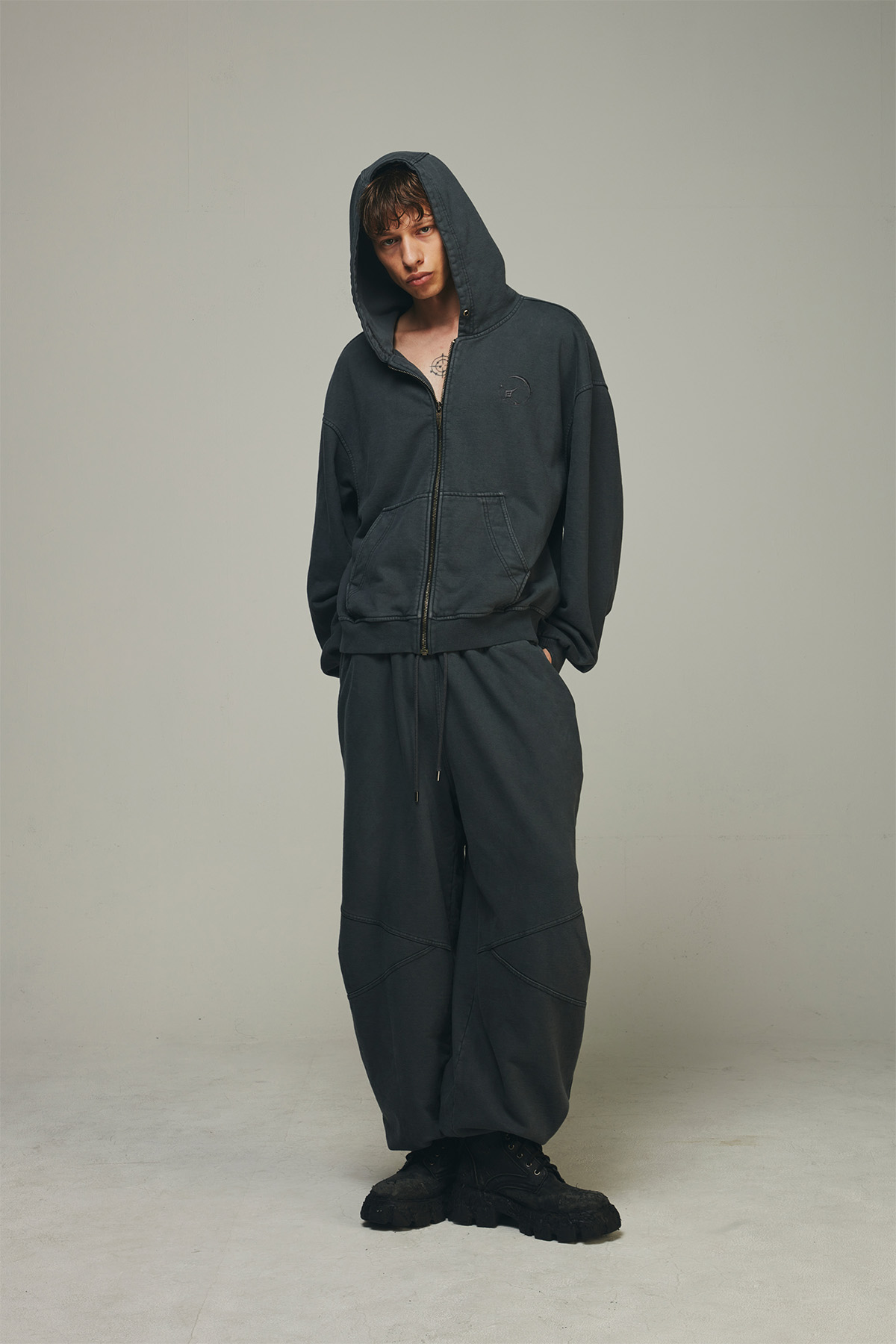 MUSINSA | BLR Dyed Circle Logo Over-fit Hoodie Zip-up
