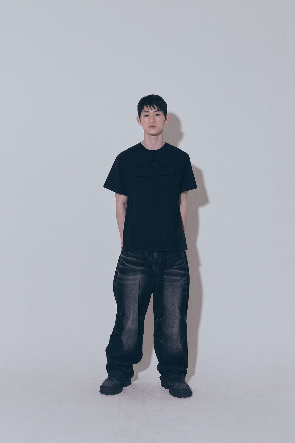 【BLUER】Embossed Wave Washing Wide Denim Pants Black MUSINSA | BLR Embossed Wave Washing Wide Denim Pants Black