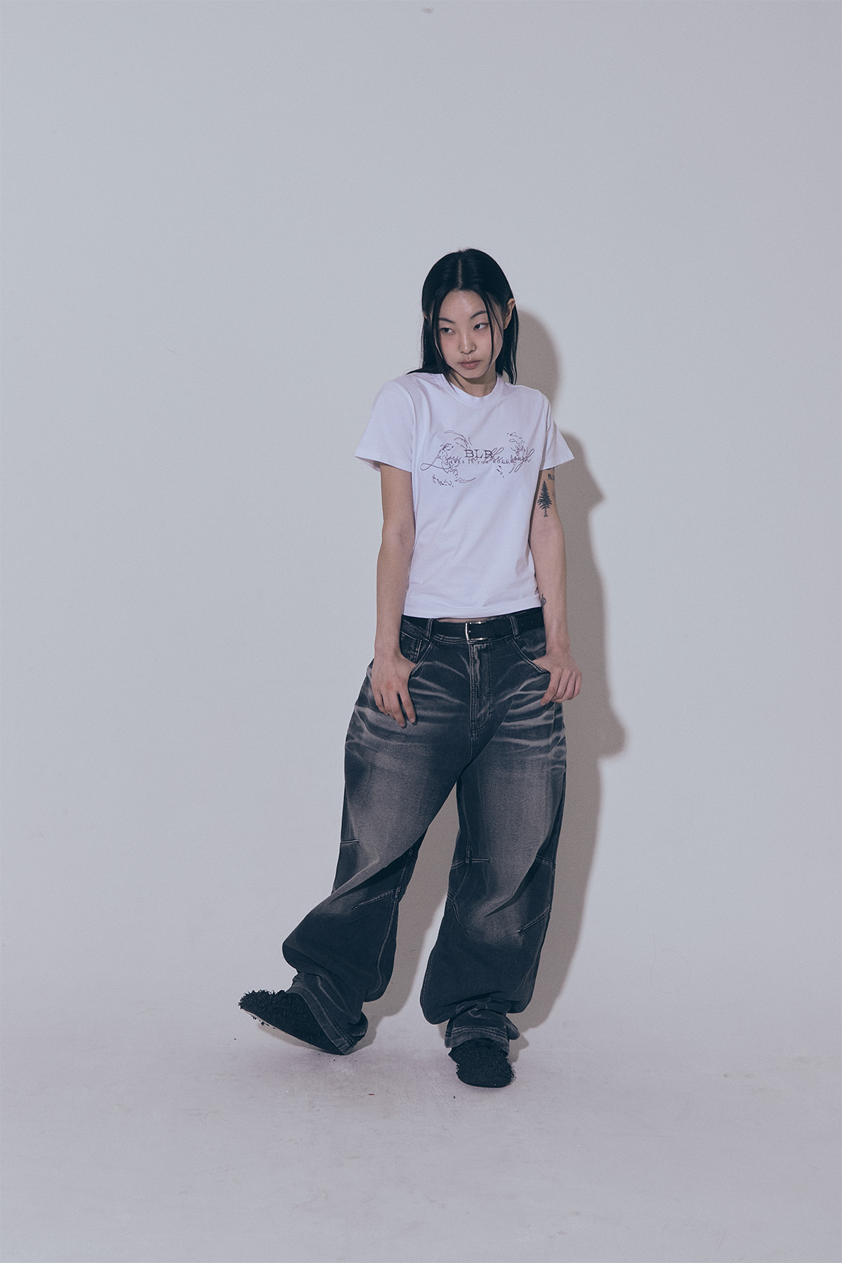 【BLUER】Embossed Wave Washing Wide Denim Pants Blue MUSINSA | BLR Embossed Wave Washing Wide Denim Pants Blue