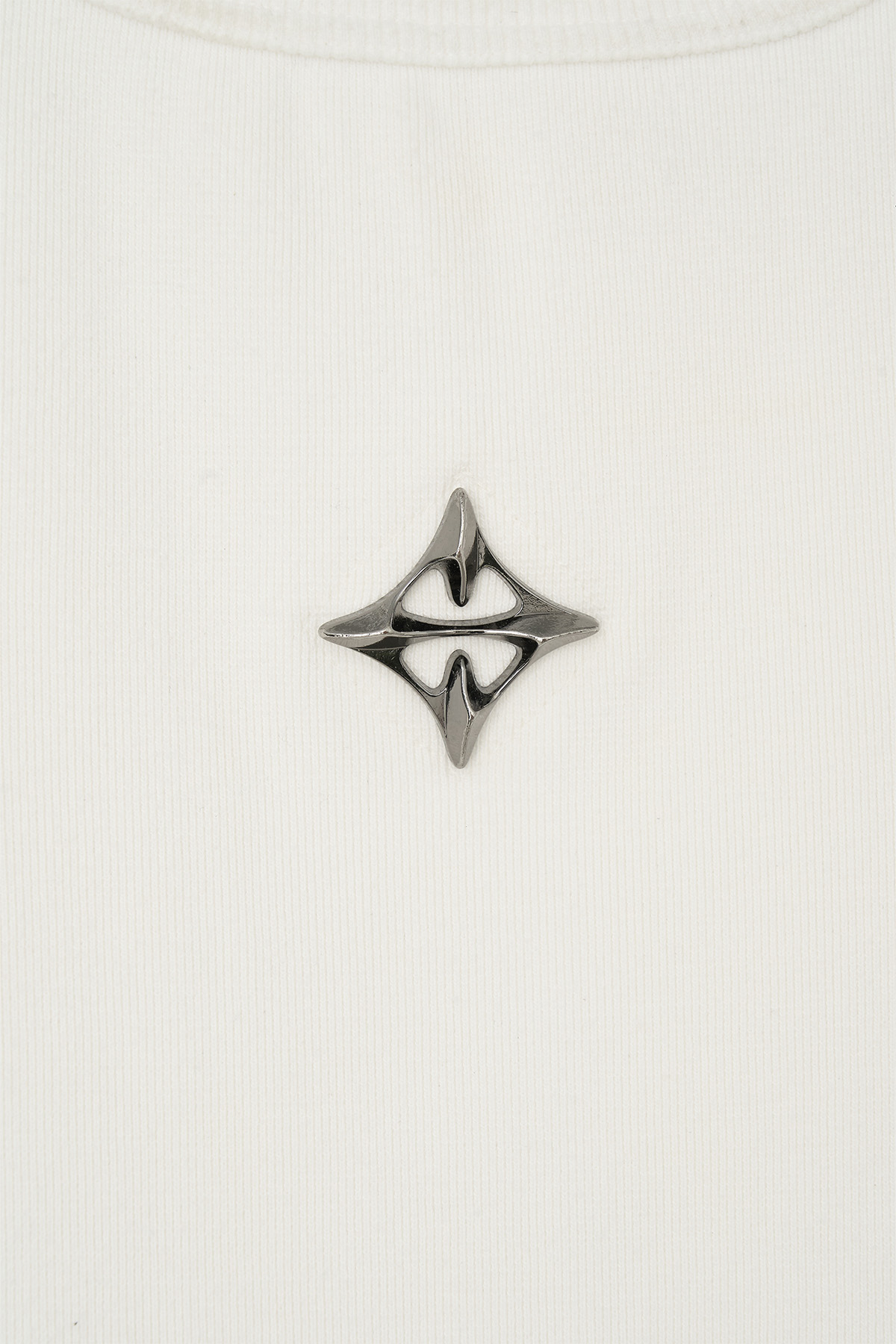 【BLR BLUER】Logo Rivet Sleeveless LOGO RIVET SLEEVELESS WHITE - BLR 비엘알