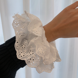 EMBROIDERY PUNCHING SCRUNCHIE