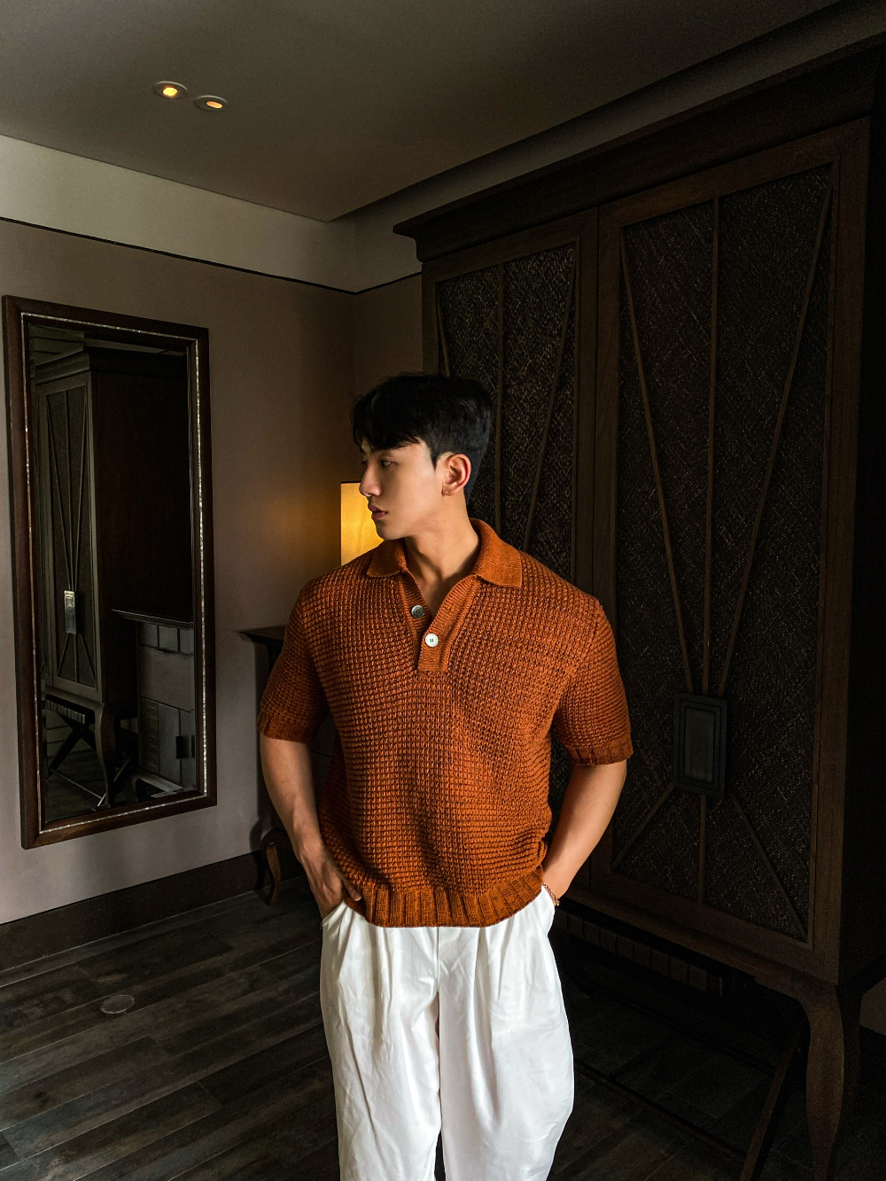 반팔 티셔츠 모델 착용 이미지-S1L54