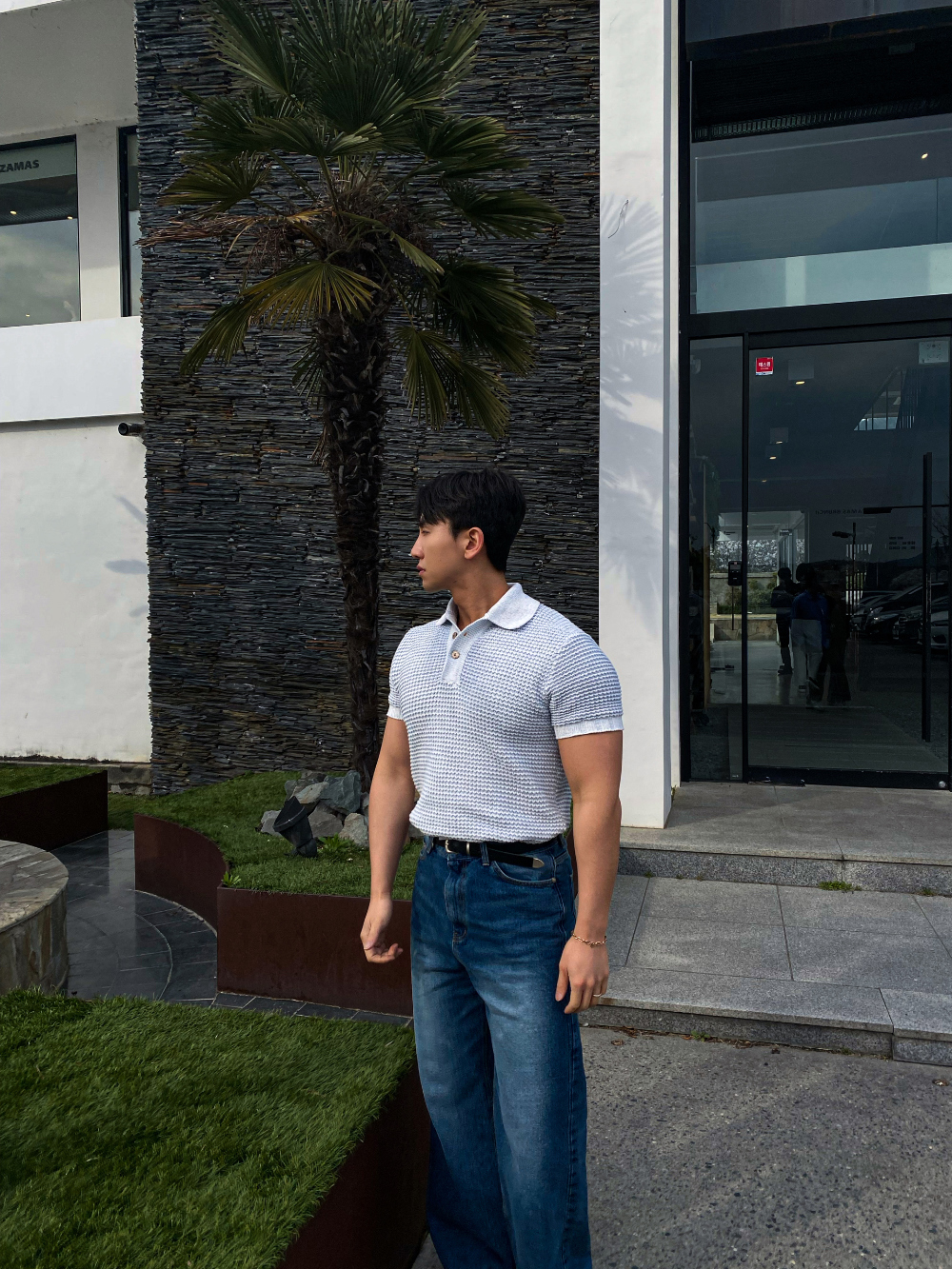 반팔 티셔츠 모델 착용 이미지-S1L75