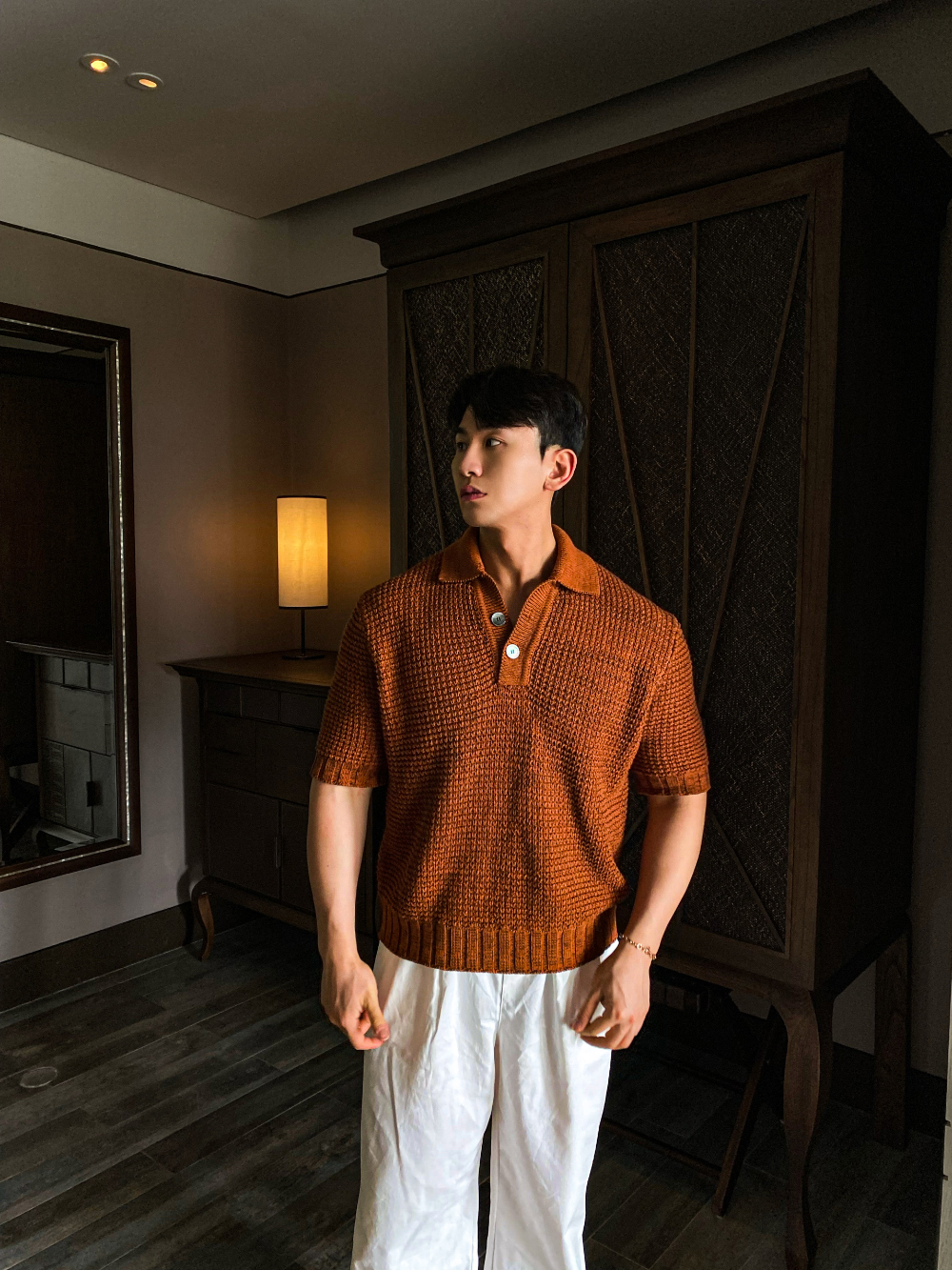 반팔 티셔츠 모델 착용 이미지-S1L72