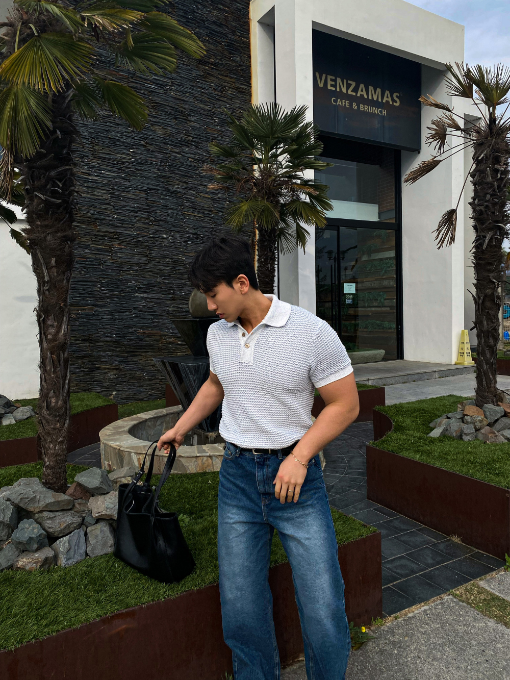 반팔 티셔츠 모델 착용 이미지-S1L76