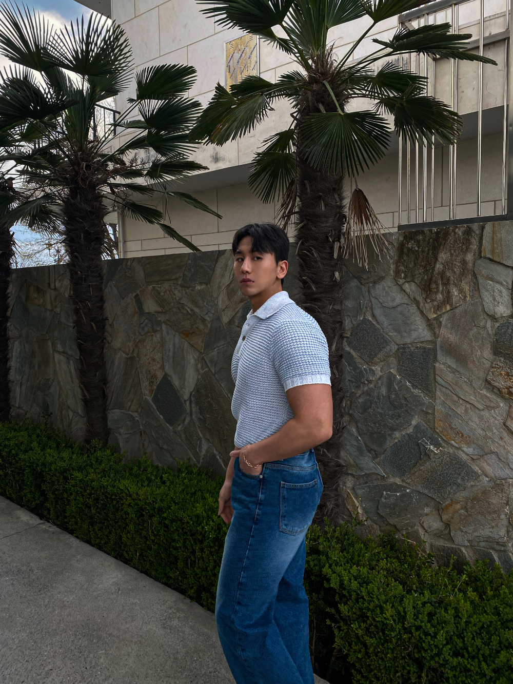 반팔 티셔츠 모델 착용 이미지-S1L80