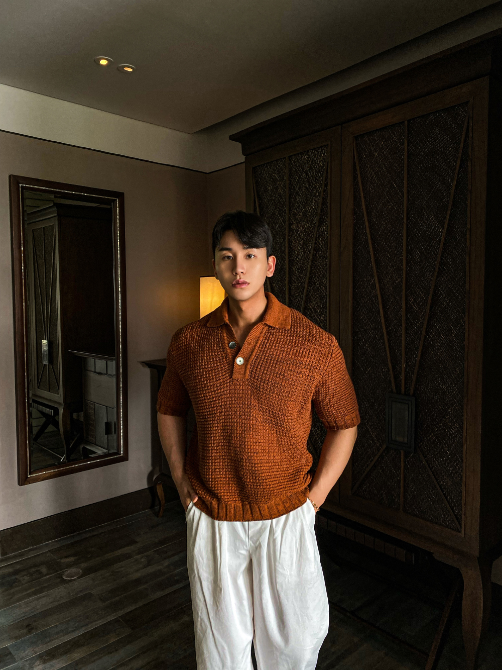 반팔 티셔츠 모델 착용 이미지-S1L52