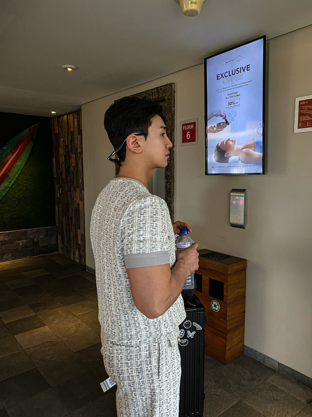 드레스 모델 착용 이미지-S2L2