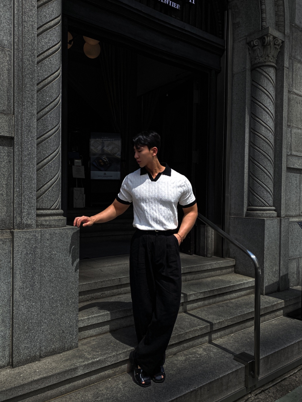 模特兒身穿短袖T卹圖片-S1L19