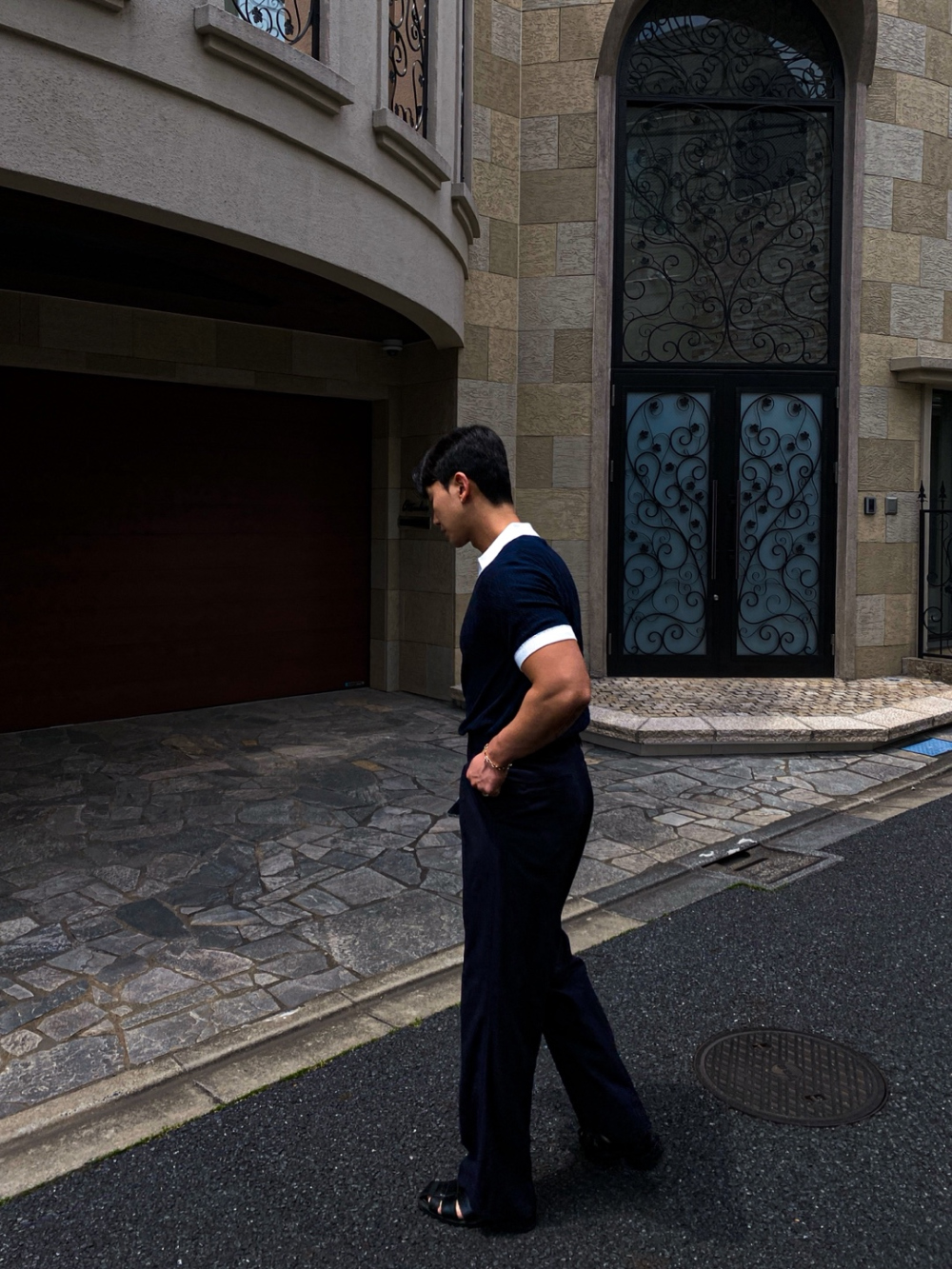 模特兒身穿短袖T卹圖片 - S1L41